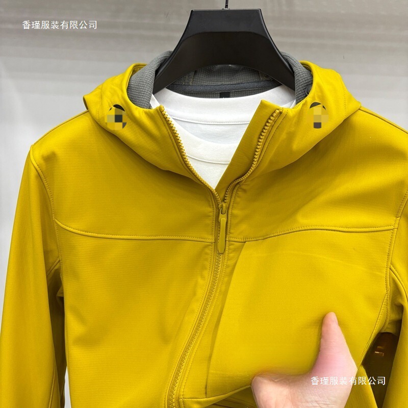 Men's Outdoor Softshell Three-Proof Fabric Commuting Jacket, Men's Autumn/Winter Fashion Hooded Coat Wholesale