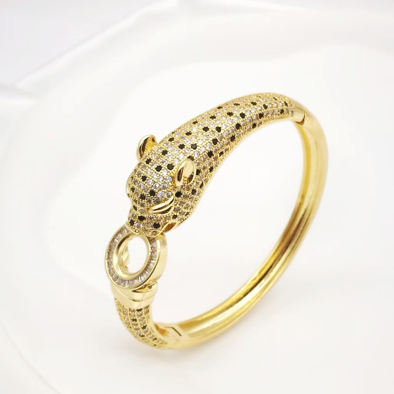 Sophisticated copper fashionable high quality women's bracelet