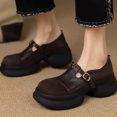 2025春の新型本革の厚い底の太さと足の深い口の靴の女性の復古のツバキの花の小さい靴