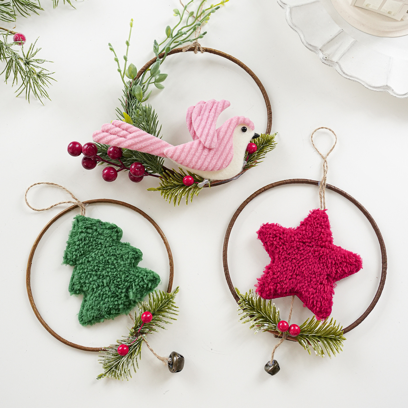 Colgante de guirnaldas de Navidad pájaros ramas de peluche muñecas puertas colgadas de pared decoración ventanas de decoración accesorios de diseño de árbol de Navidad