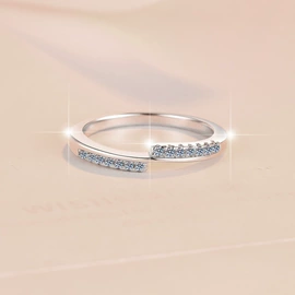 戒指;项链;耳钉