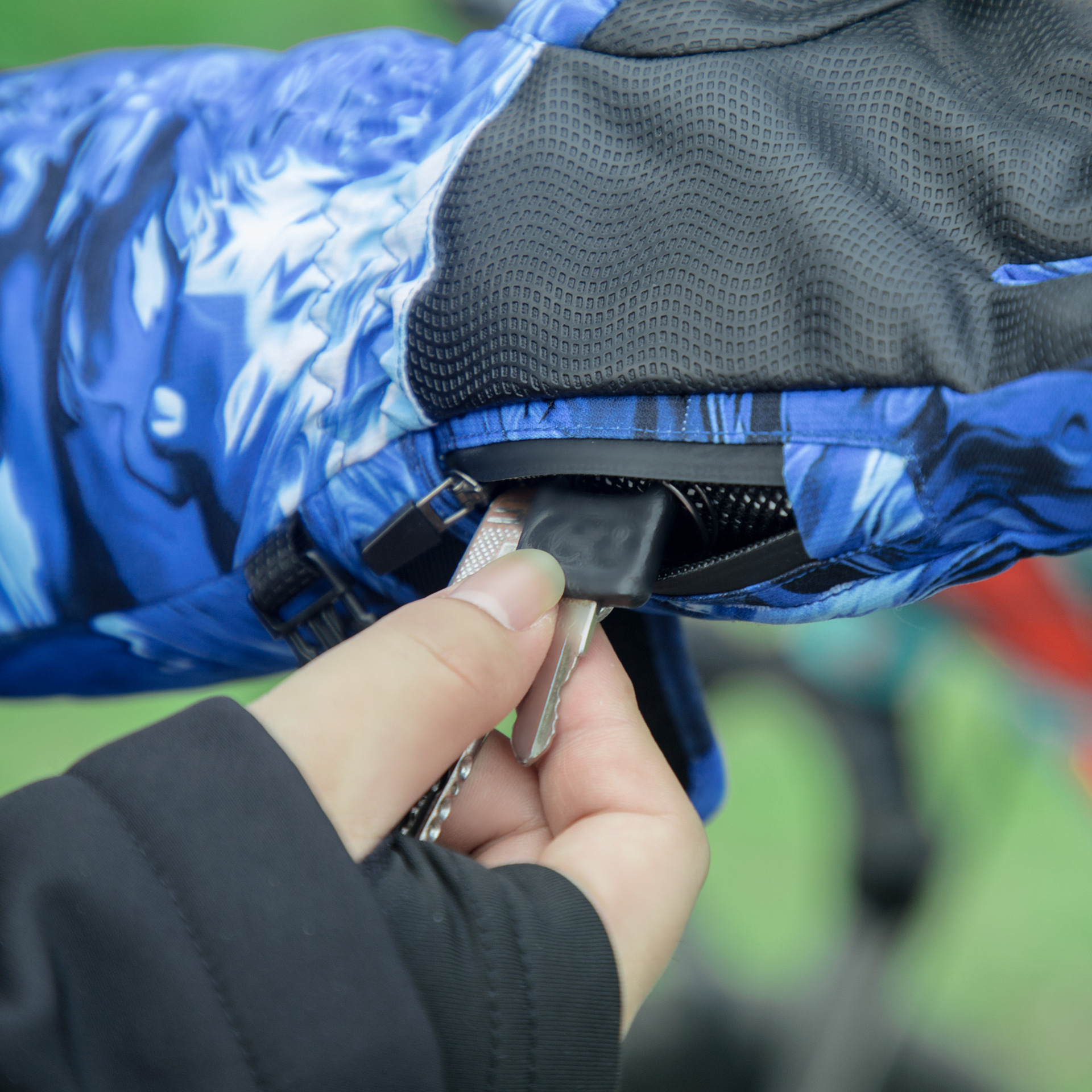 OEM骑行手套保暖冬季男防风摩托车电动车山地公路自行车全指