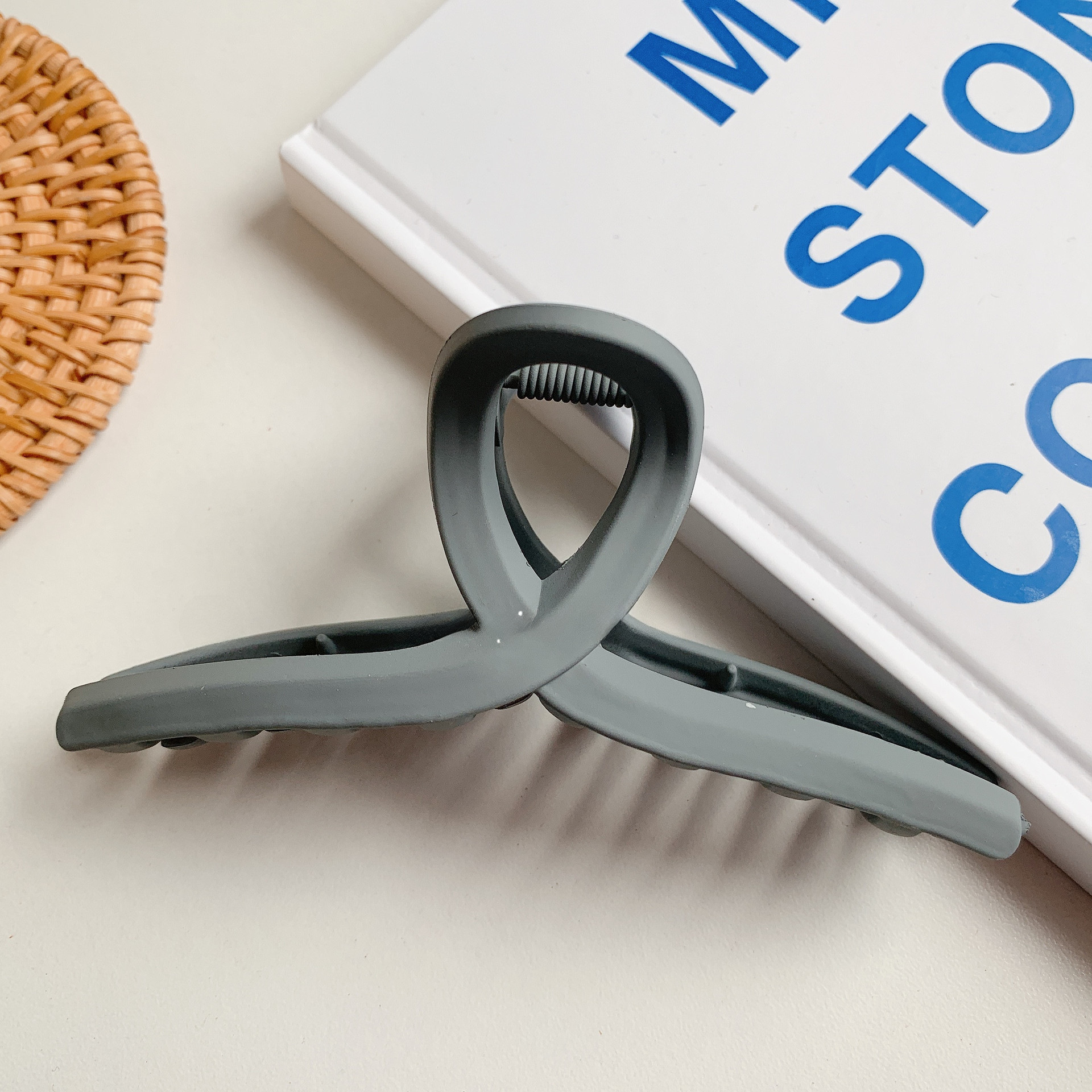 Frosted Large Hairpin Korean Disc Hair Clip Girl's Head Hair Clip Headwear Large Shark Hairpin Wholesale_voghion.com