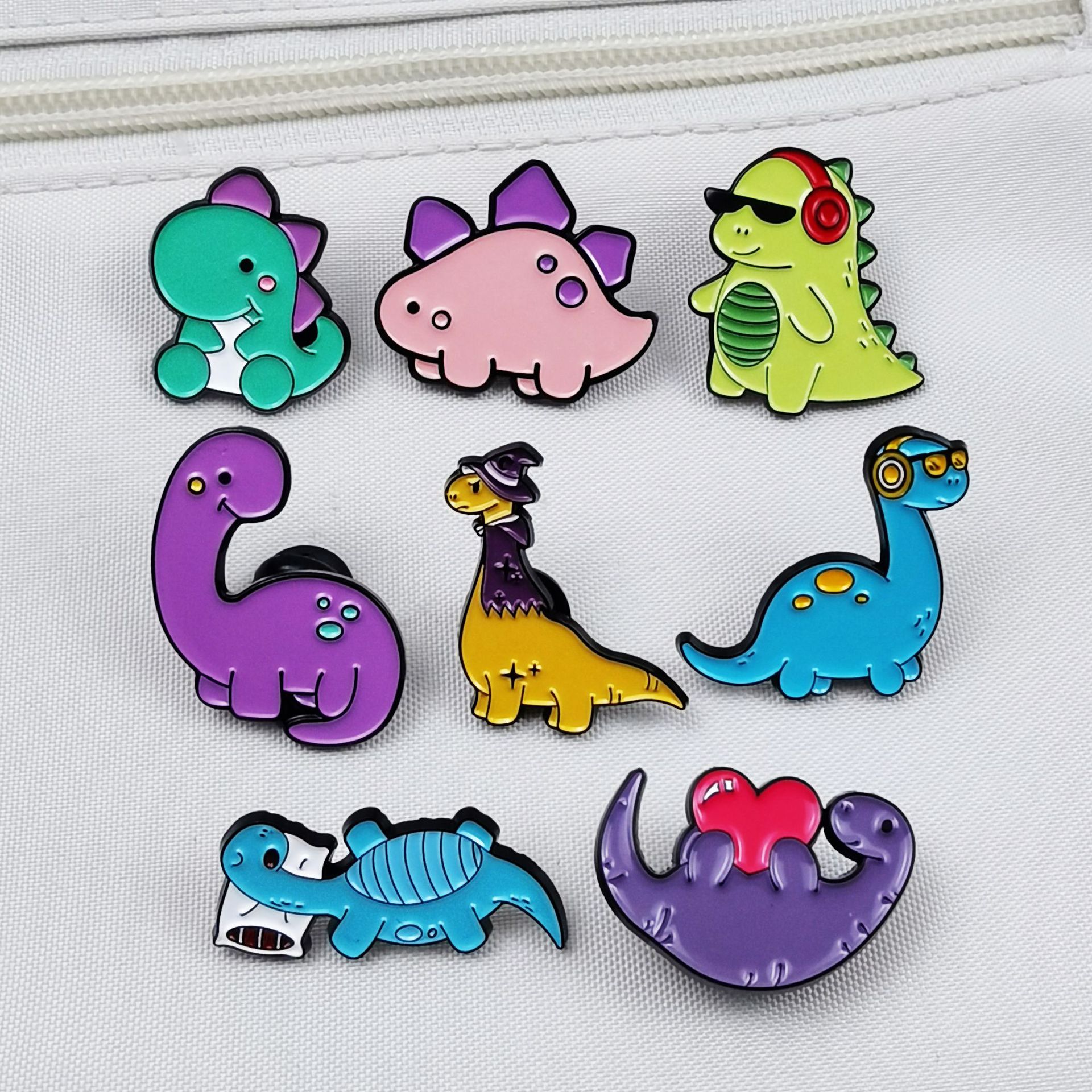 Lindo y lindo broche de dinosaurio pequeño, personalidad, estilo de dibujos animados, accesorios de mochila, accesorios de insignia de aleación de aceite de goteo de alfiler image 3