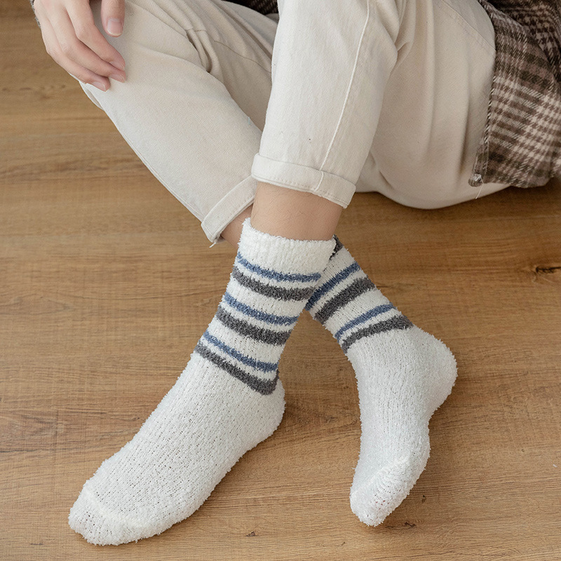 Herrensocken aus Korallenfleece für Herbst und Winter sowie dicke, gestreifte und samtige Bodensocken für Herren für einen warmen Schlaf_voghion.com