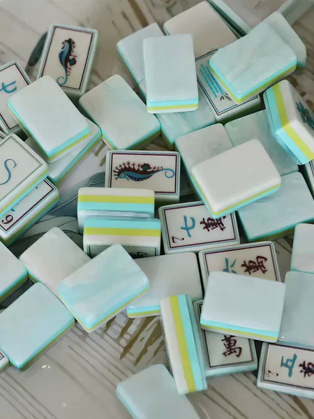 American-Style Mahjong Tiles Tiffany Blue Coral Coast Acrylic Four-Layer Portable Outdoor Hand-Played Mahjong with Pearl Texture