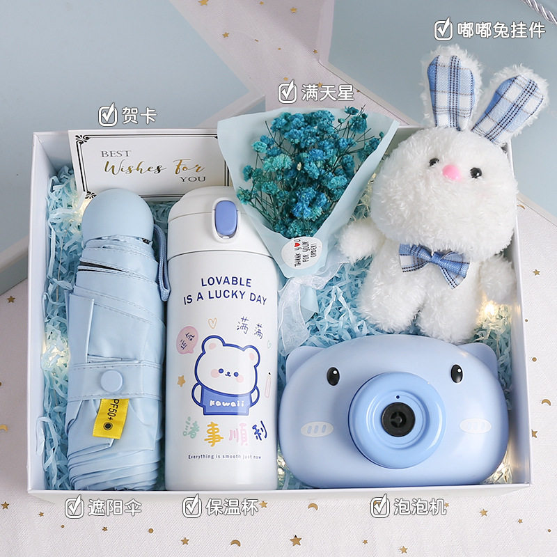 誕生日プレゼントは女の子に彼女の親友をプレゼントします。|undefined