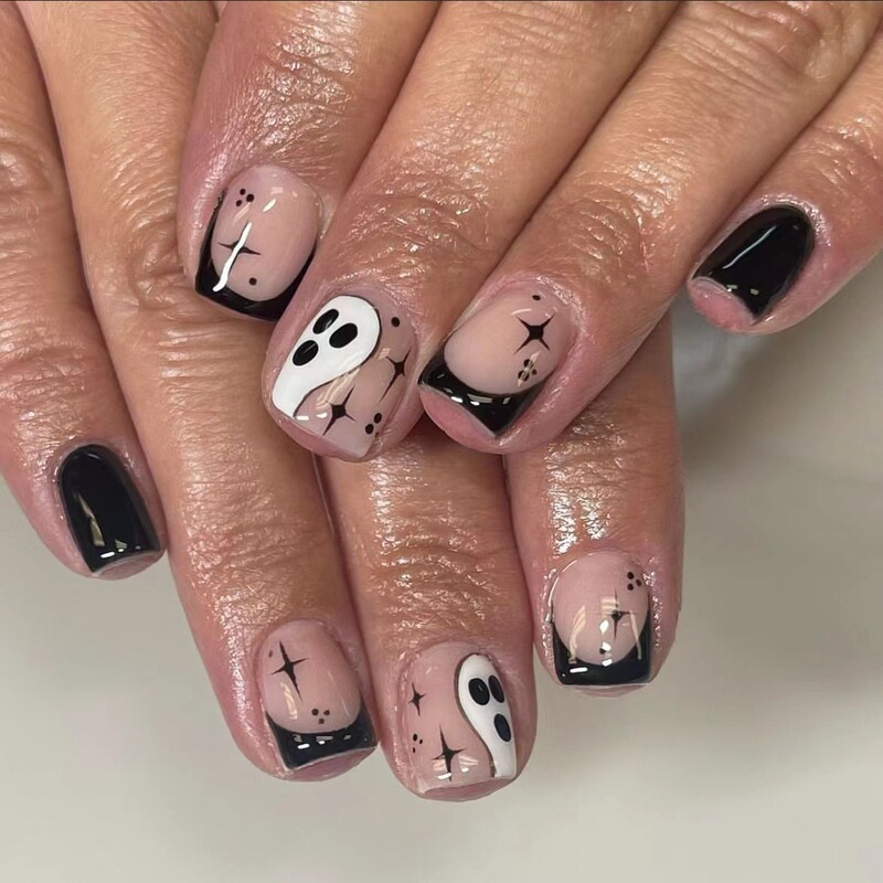 Short Nail Wearing Armor Halloween Wow Ghost Color Contrast Black and White Cute Fake Nail Removable Nail Sticker 2