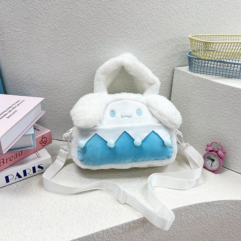 Venta al por mayor de fábrica bolsa de felpa juguete bolsa de mensajero Kulomi peluche de oso de fresa bolso japonés Sanrio