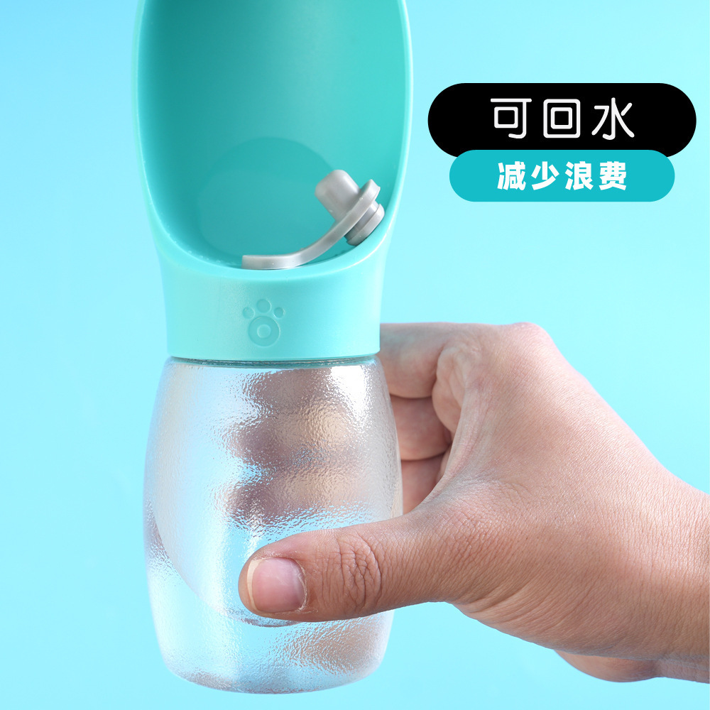 Taza de paseo para mascotas Taza de paseo para perros Viaje al aire libre Botella de agua portátil Bebedero para perros Botella de agua para gatos al por mayor