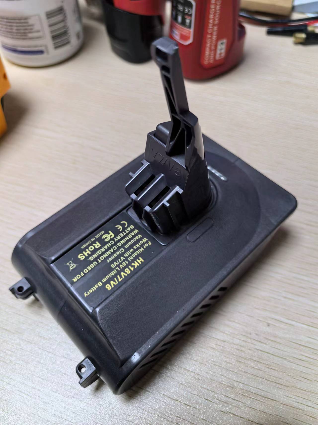 Hitachi HK18V7V8 a Dyson V7V8