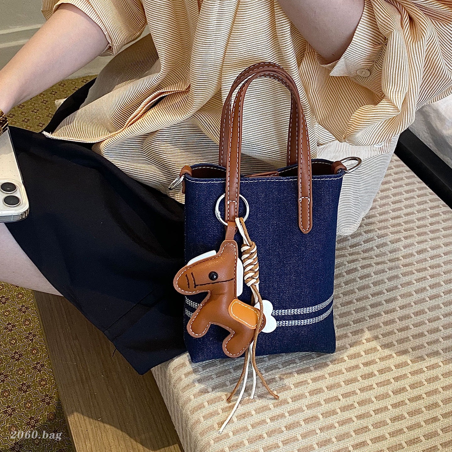 Bucket2026 móvil moda nuevo verano coreano versátil nicho bolso de textura jeans mochila bolso de hombro mujer
