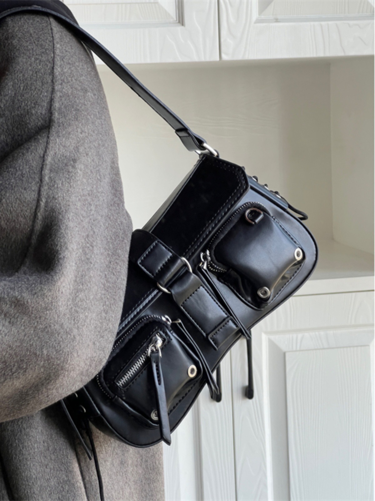 Streetwear Style Square Shape Medium Size Women's Medium All Seasons Pu Leather Solid Color Streetwear Square Zipper Underarm Bag