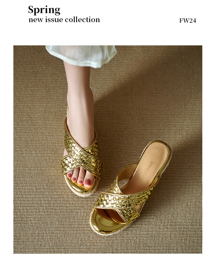 Dép sandal nữ quai chữ V đế xuồng cao gót 9 cm, mũi hở, chất liệu da thật — màu vàng, bạc chi tiết 15