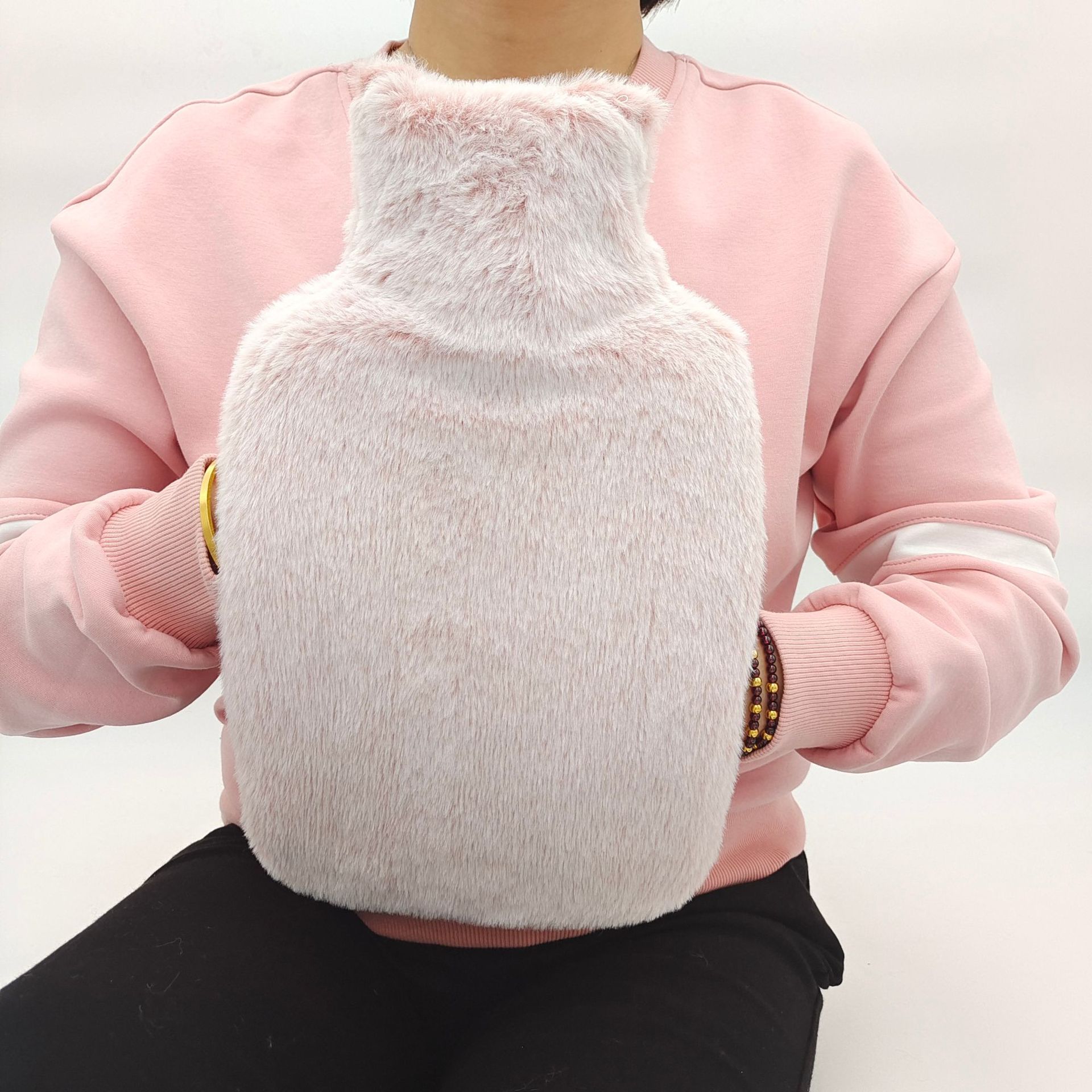 En stock lindo en forma de corazón mano más caliente bolsa de agua portátil creativo llenado de inyección de agua bolsa de agua caliente moda portátil bolso caliente al por mayor