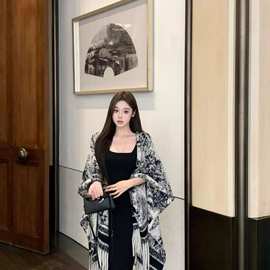 复古水墨画双面斗蓬披肩毛呢外套女秋季宽松流苏围巾百搭保暖上衣