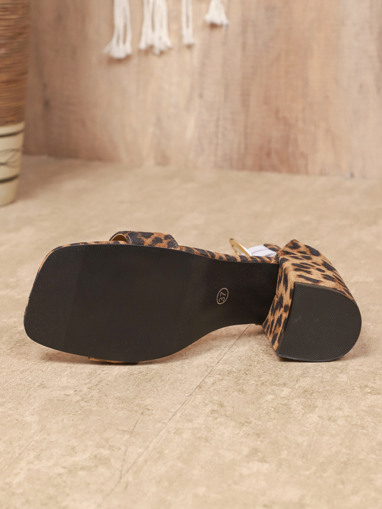 Women's High Heeled Sandals With Chunky Heel And Leopard Print_voghion.com