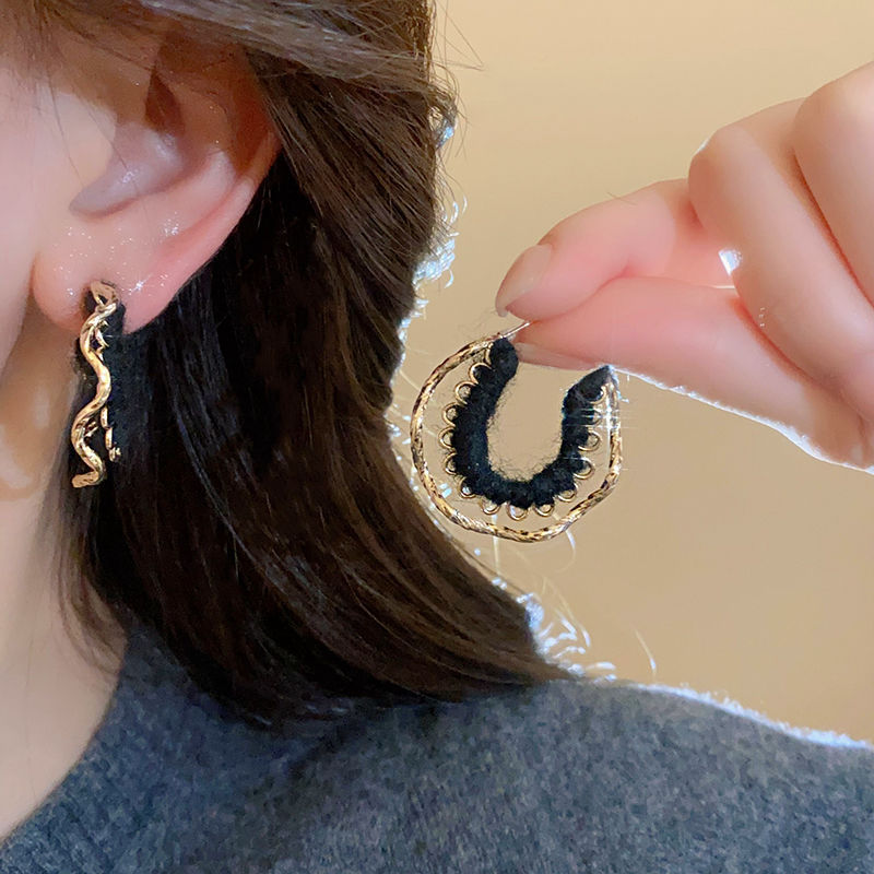 銀の針の黒色の水晶の項の幾何学のピアスの小さい大衆の百合のイヤリングのファッションの気質の軽くて豪華な高級感の耳飾りの卸売り