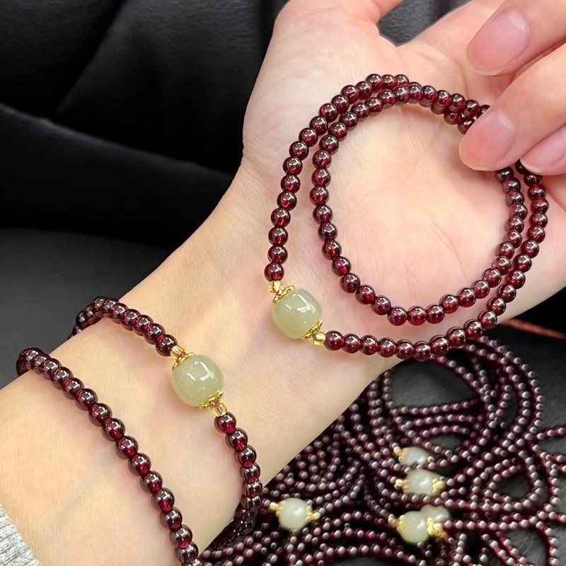 Women's natural wine red garnet bracelet in Mozambique Hetian jade old beads pure wine red two circles Net red wholesale