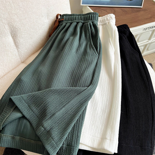 2025 pleated ice silk shorts, men's summer thin quick-drying beach pants, loose pants, sports casual quarter pants