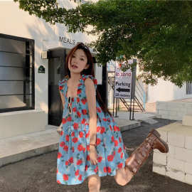 日系度假木耳边碎花吊带连衣裙女宽松显瘦减龄抹胸娃娃裙沙滩裙子