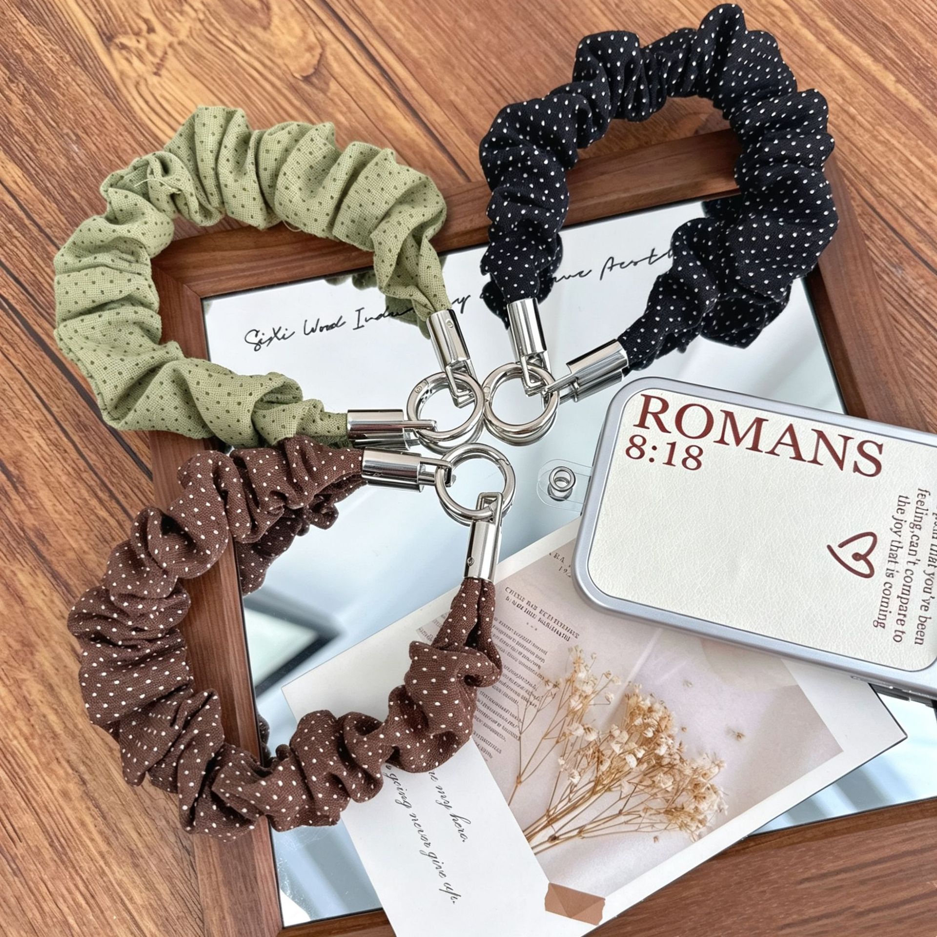 ins-style star-patterned hair tie, fabric scrunchie, phone chain, and lanyard – a versatile two-in-one accessory, 2026 new retro-style design for women