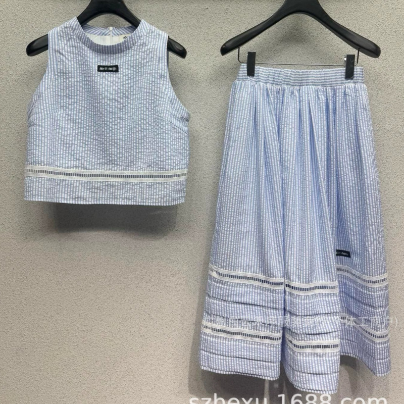 Miu Series [Shenzhen Nanyou] 26 New Style Pinstripe Sleeveless Vest + Skirt Two-Piece Set with Hollow Lace