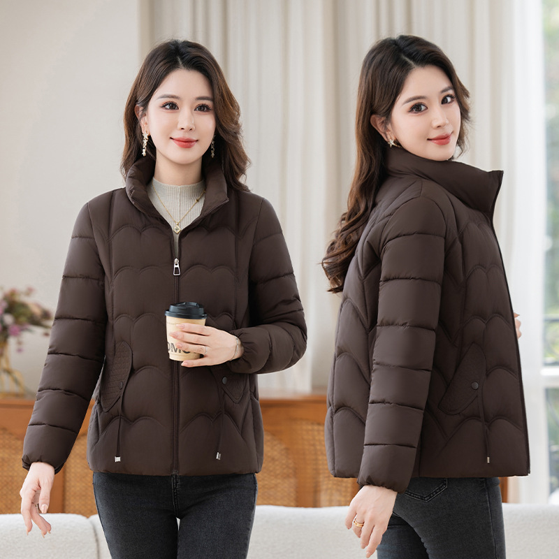 Algodón mujer corto caliente de mediana edad otoño invierno chaqueta delgada ropa de pluma 2025 nueva chaqueta de algodón de mamá image 4