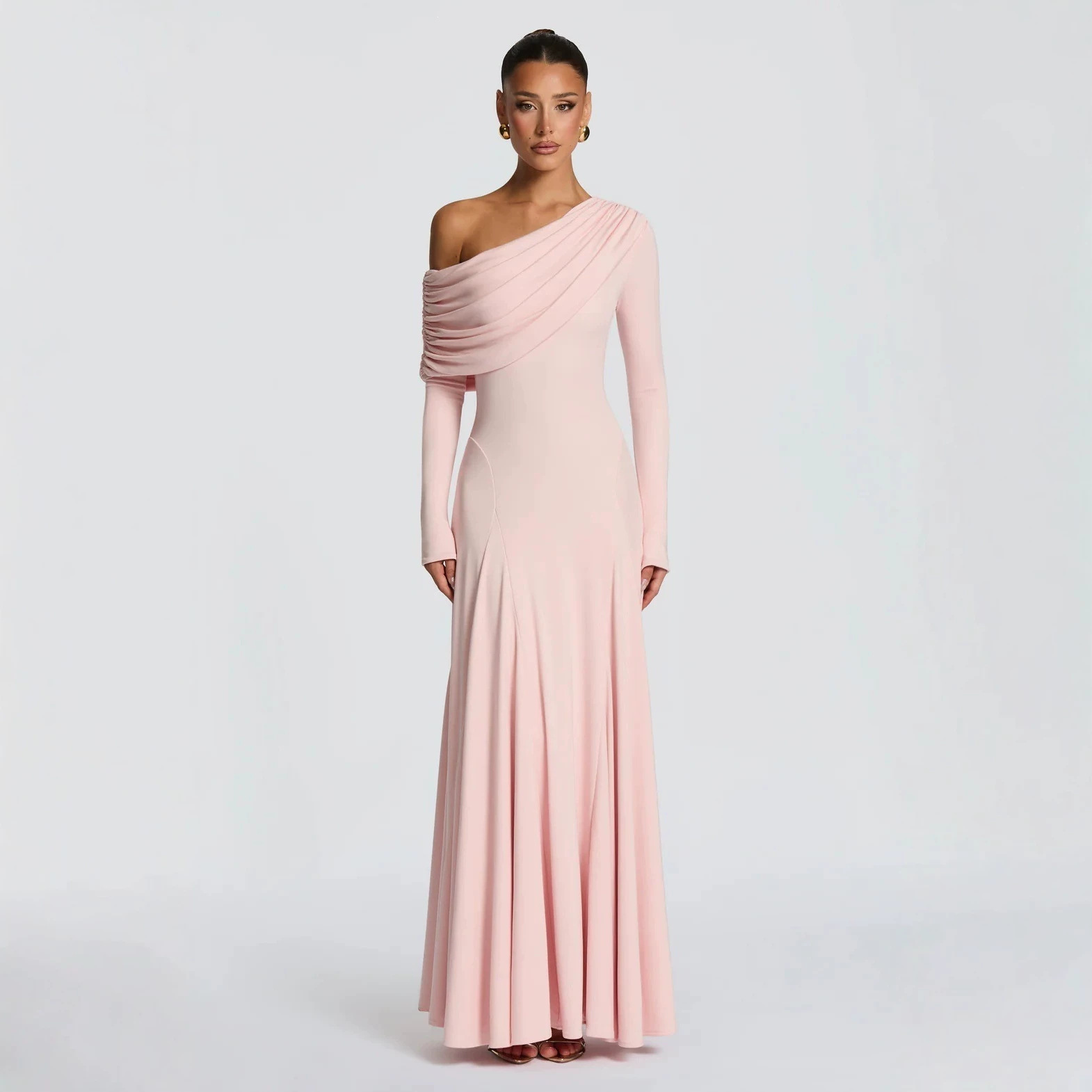 2026 mujeres europeas y estadounidenses transfronterizas hombros inclinados mangas largas cuello swing vestido plegado vestido de cintura sólida vestido delgado al por mayor image 3