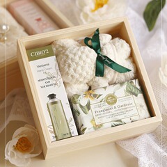 お土産のギフトボックスの小さい木の箱の結婚式の高級なアイデアは花嫁の連れ合いにお返しします。