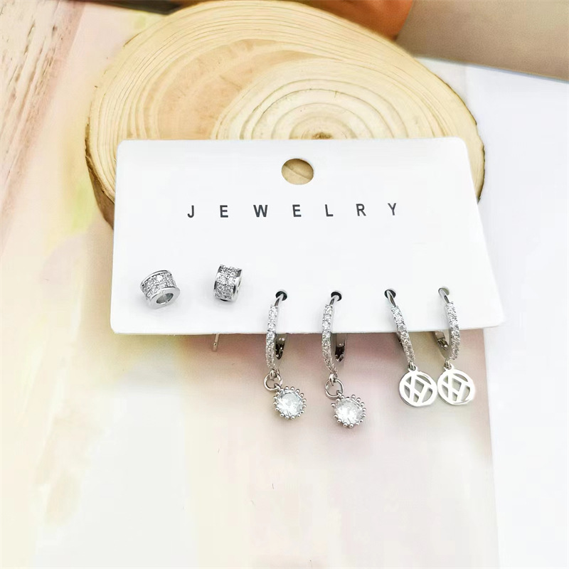 Retro Classic Style Star Smiley Face Butterfly Copper Inlay Zircon Earrings display picture 5