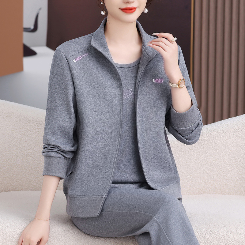 High-End Middle-Aged Mom's Jacket 2026 New Spring and Autumn Women's Sports Suit Loose Casual Running Outfit Three-Piece Set