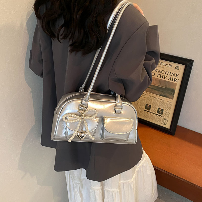 2026 Glossy Underarm Bag with a High-End Feel, French Baguette Bag for Women, Commuter Shoulder Bag, Korean Niche Boston Bowling Bag