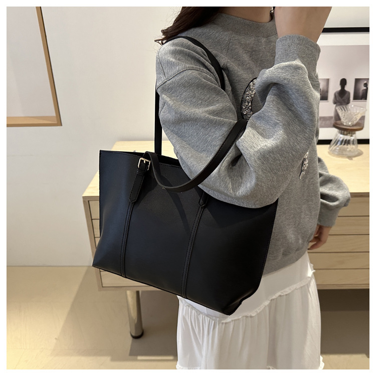 Wholesale of retro, simple and elegant tote bags from the manufacturer. New stylish, large-capacity single-shoulder bags for commuting and casual use undefined