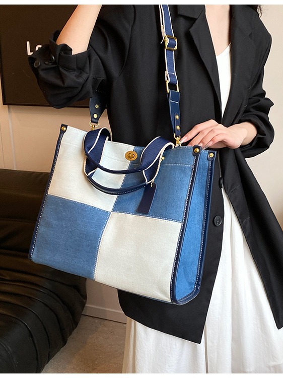 Bolso de denim de gran capacidad para mujeres 2024 nuevo color de moda empalmado bolso de mano tote de viaje mochila de hombro