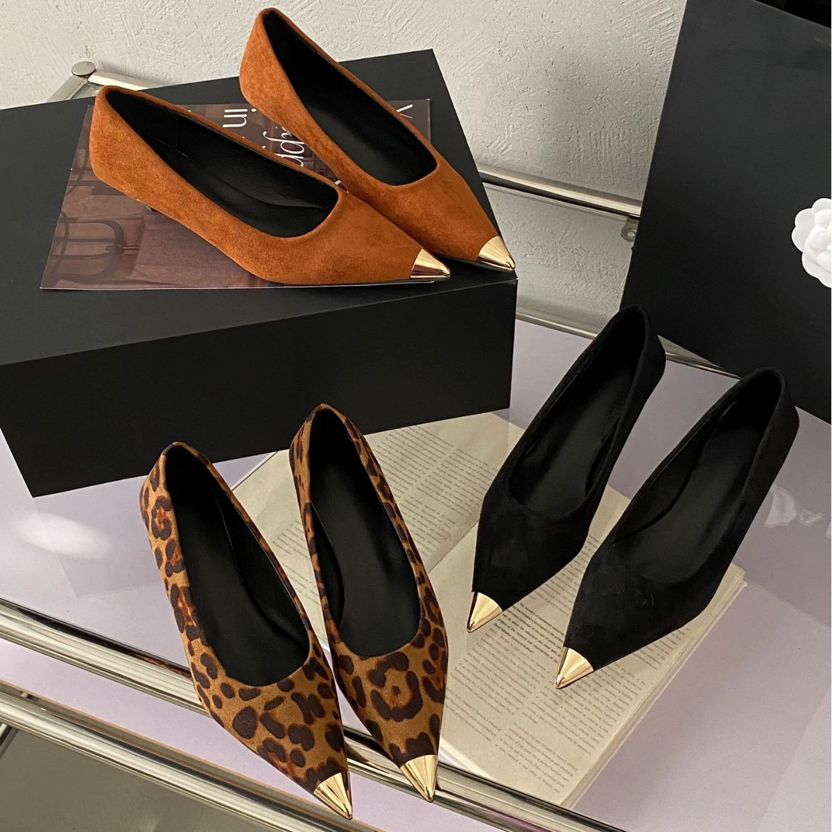Весенние 2025 новые ретро-леопардовые металлические одиночные туфли