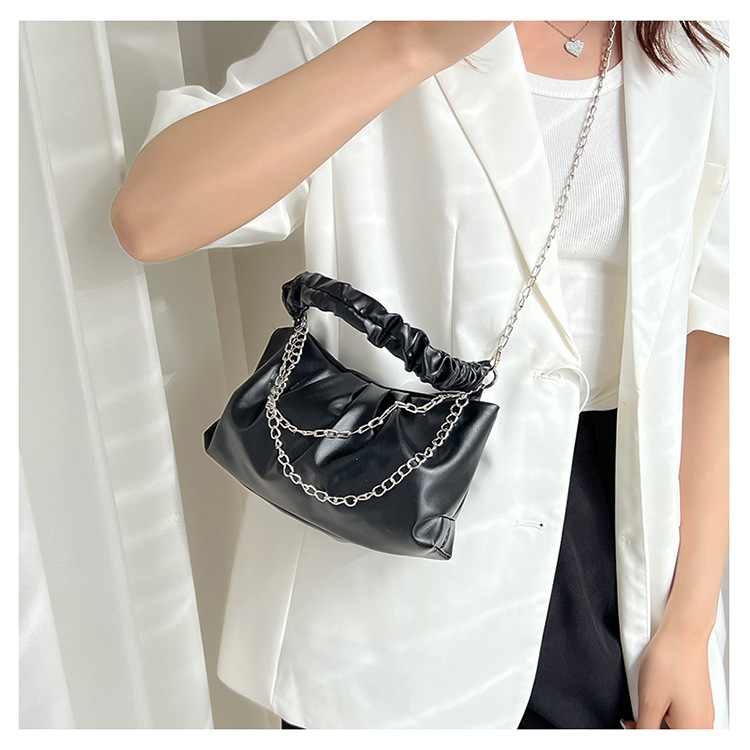 2022  New Simple Rhombic Embroidery Chain Underarm Solid Color Portable Messenger Bag display picture 2