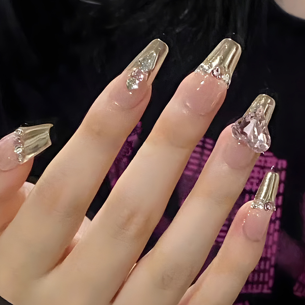 Arte de uñas al por mayor para Año Nuevo, arte de uñas hecho a mano con tendencia nacional roja del Año de la Serpiente, pegatinas de uñas con efecto ojo de gato y fuegos artificiales con un toque de alta gama.