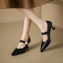 2025年春季新款英伦风粗跟尖头女鞋浅口搭扣高跟鞋大码玛丽珍鞋女