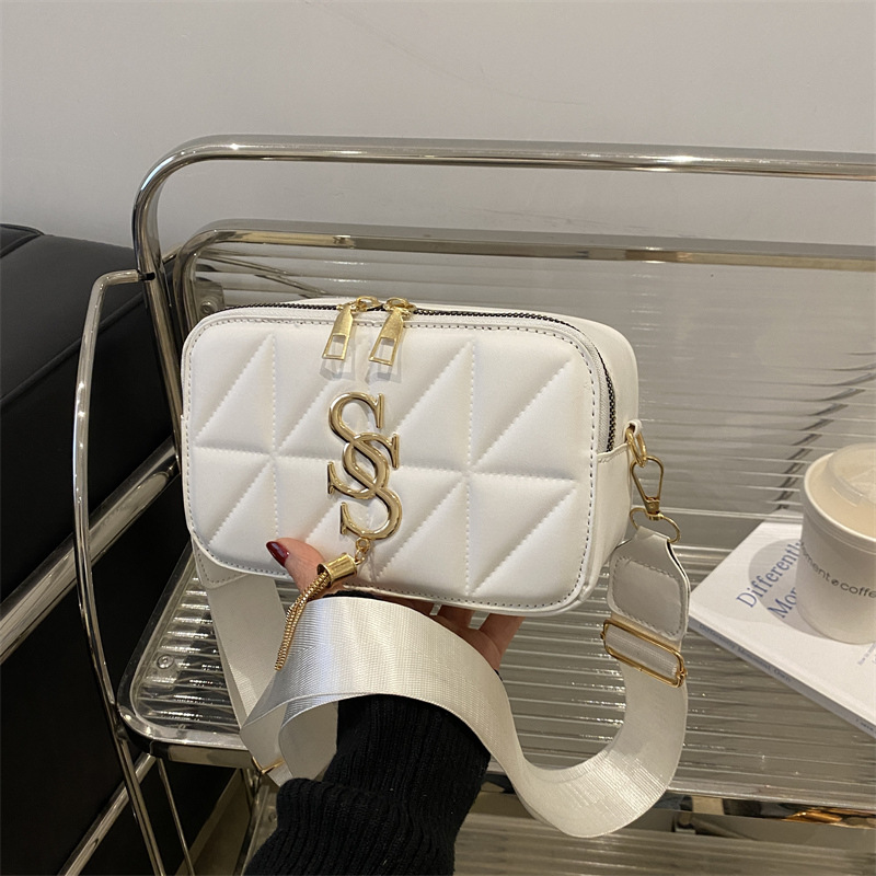 Bolso de moda de bordado de diamante 2024 nuevo estilo coreano de estilo personal ocio de viaje mochila de hombro mochila de estilo occidental