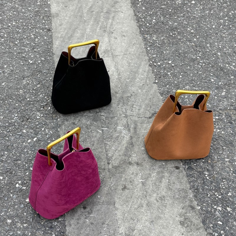 Rosarote Wildleder-Beuteltasche, lässig-schlicht, leicht luxuriös, mit Metallgriff, Damenhandtasche_voghion.com