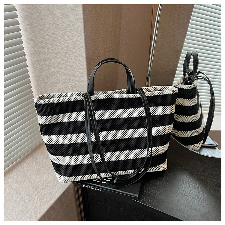 Fashionable large-capacity commuting bag for women 2025 new style, single-shoulder bag for going out to work, casual color-blocking tote bag undefined