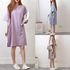 夏の新型の中袖の側の袋のゆったりした版の中の長いタイプの洋服の純色のシンプルな純色の女性のtシャツのカジュアルな上着