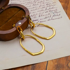 项链;耳环;戒指