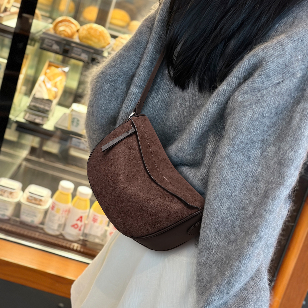 Túi đeo chéo nữ da bò dáng bánh bao ôm nách — màu cà phê