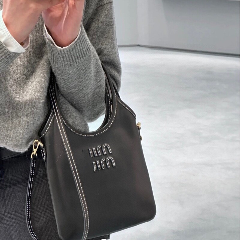 Miu New Retro Casual Versatile Mini Tote Bag High-End Simple Casual Hand-Held Crossbody Women's Bag Trendy
