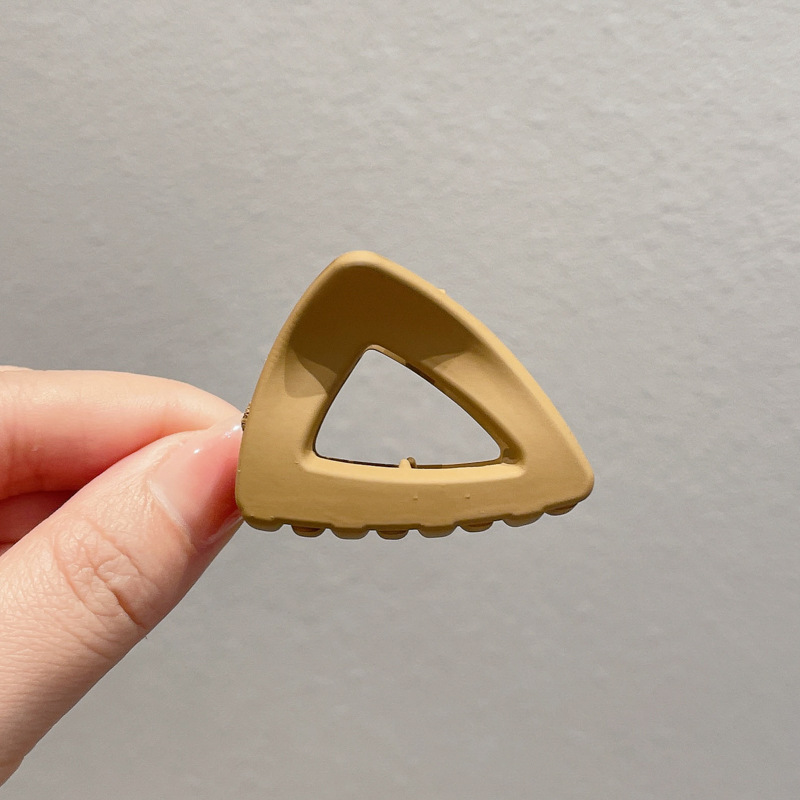 2 triángulo caqui medio.