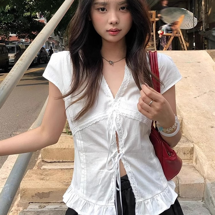 Korean Lace White Short-Sleeved Shirt for Women in Summer with Pure Texture, Slim Fit and Lace-Up Short-Sleeved Top