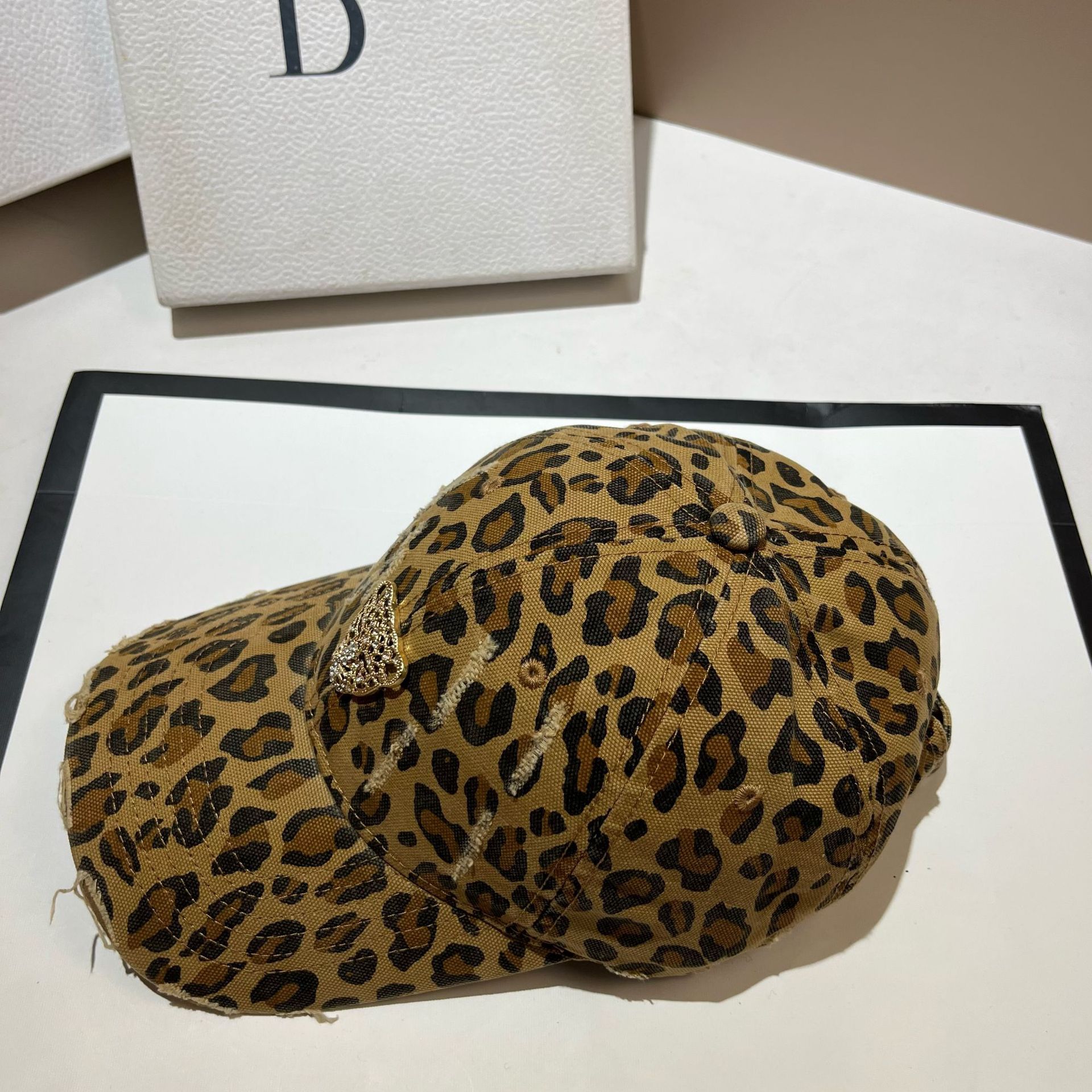 Sweet and Cool Leopard Pattern Baseball Korean Edition Star Style Personalized Piercing Duck Tongue Fashion Outdoor_voghion.com