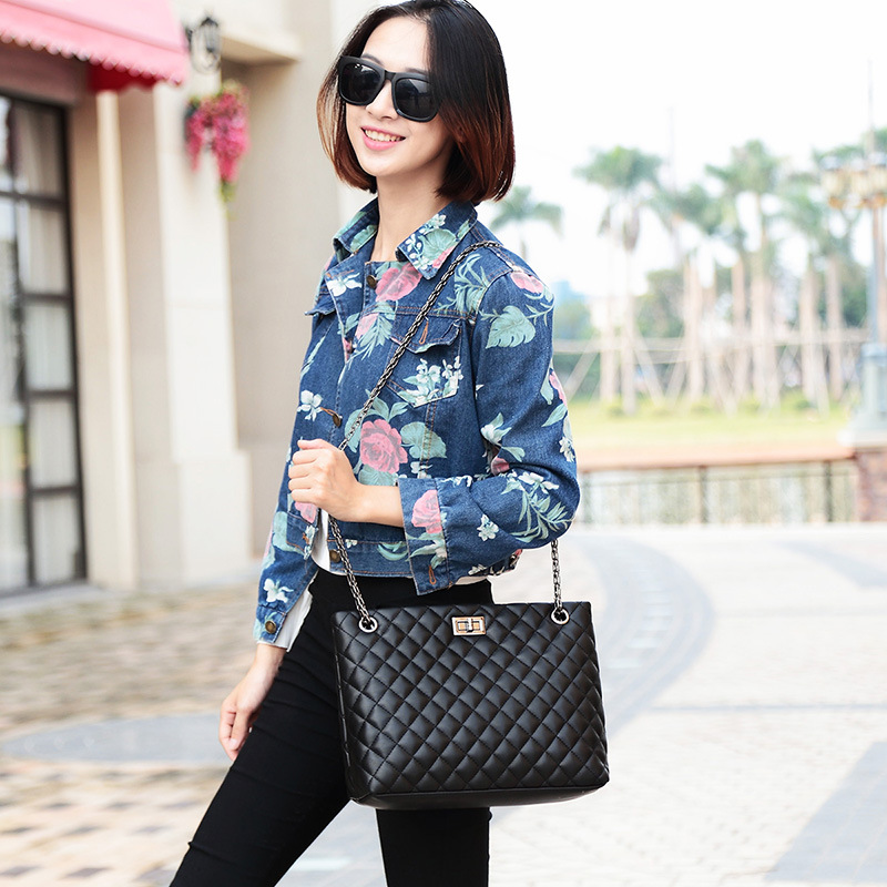 Fashion women's bag Korean version 2023 new large-capacity rhombus chain bag retro trendy shoulder bag hand-held crossbody_voghion.com